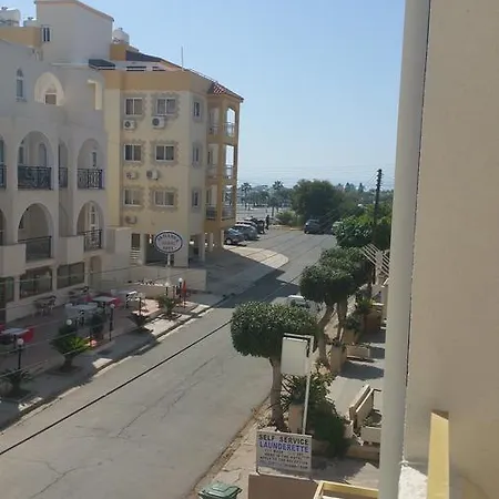 Апарт-готель Nondas Hill Apts Ларнака